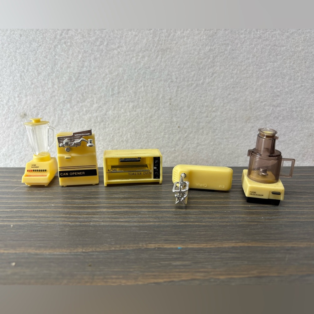 Lot of (5) Vintage Acme Fridge Appliance Magnets & Other Kitchen Gadgets Grails